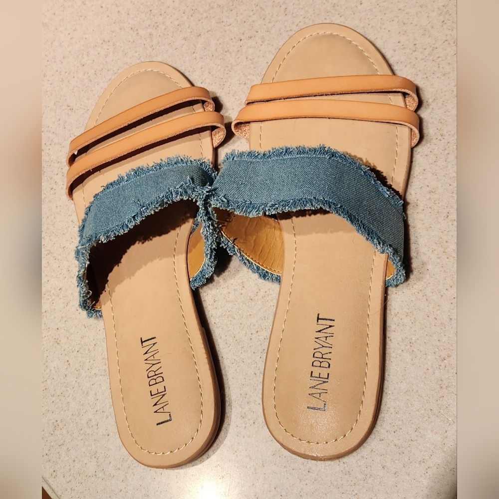 The perfect summer sandal/slide! Never worn!